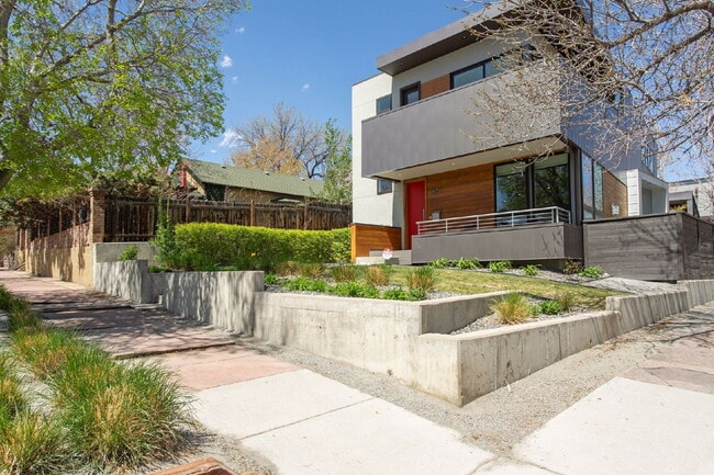 Building Photo - Spacious 5-Bed / 4-Bath home in LoHi for rent