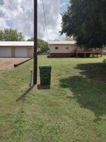 Building Photo - 403 S Vista Dr