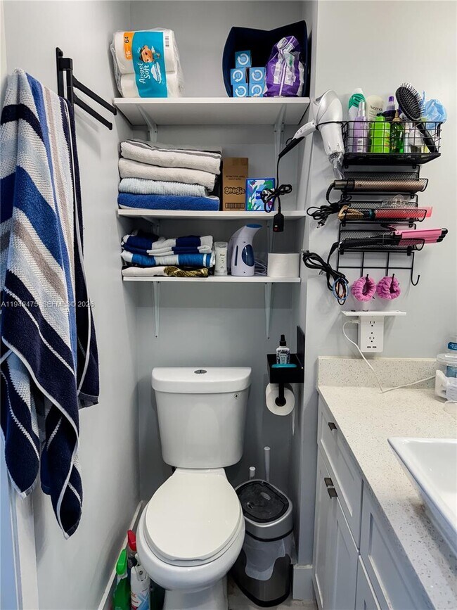 Building Photo - 841 NE 207th Ln