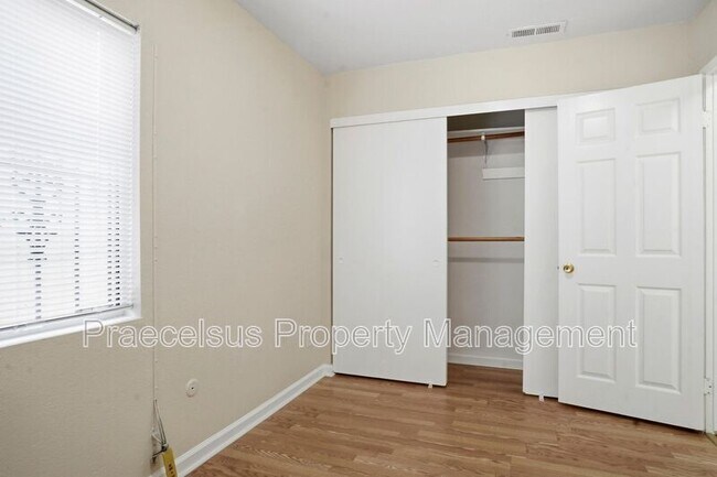 Building Photo - 3408 Clavelita St