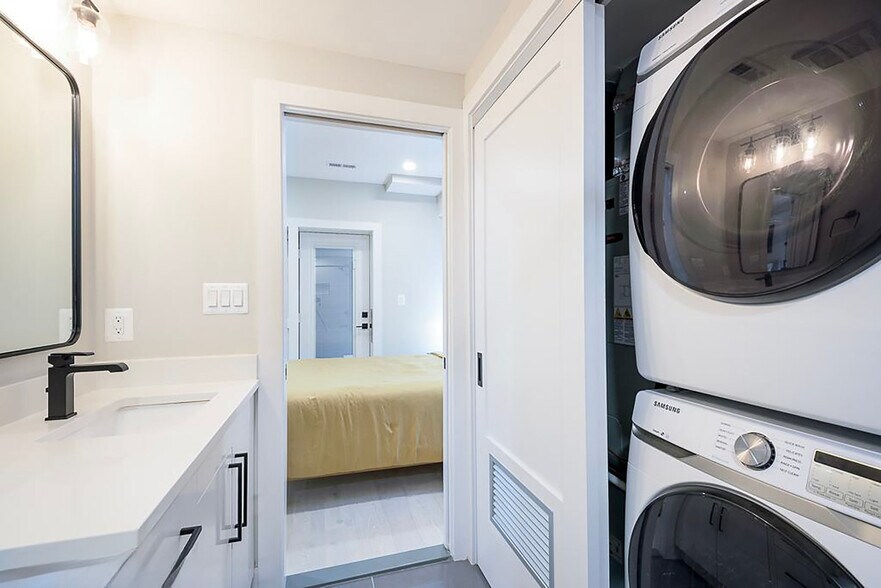 Building Photo - 2309 Ontario Rd NW