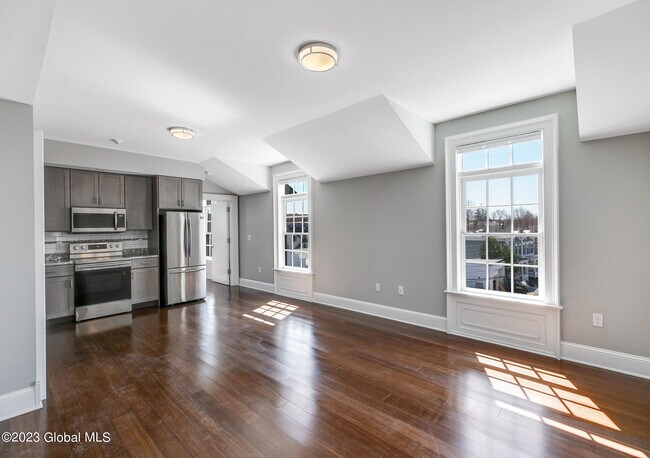 Building Photo - 25 Lawrence St