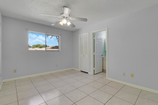 Building Photo - 2145 5th St