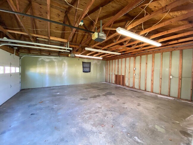 Building Photo - 525 S Williamson Ave