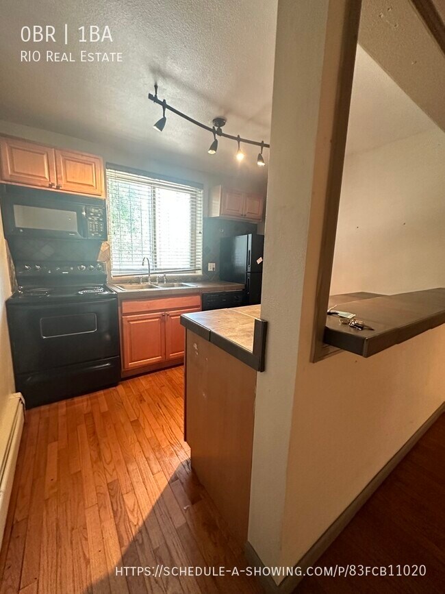 Building Photo - 1685 N Colorado Blvd