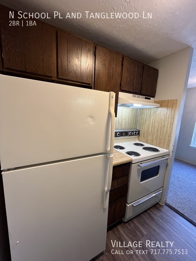 Building Photo - No Steps! Roomy 2-Bed with A/C & Off-Stree...