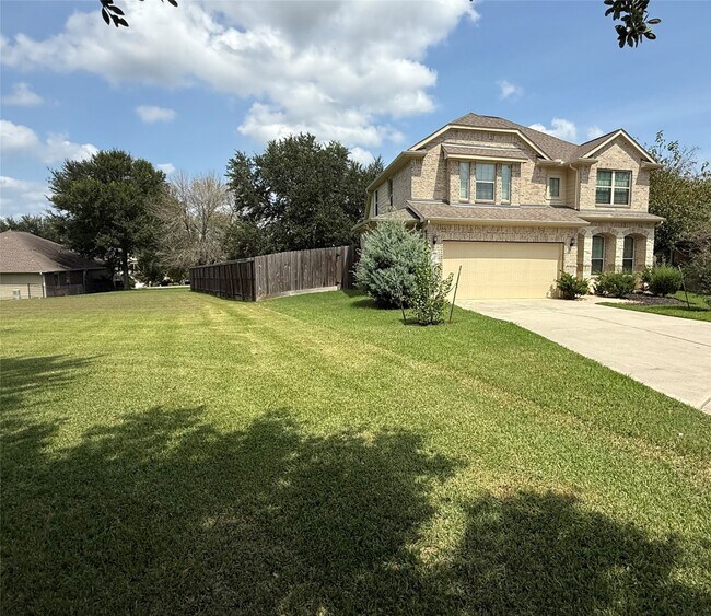 Building Photo - 10918 Hillside Dr