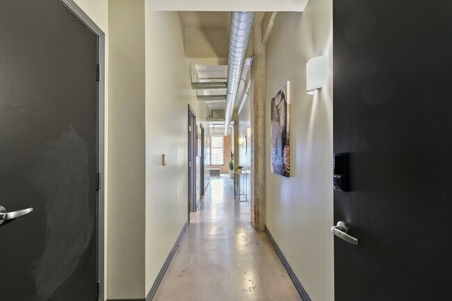 Building Photo - 500 S Ervay St