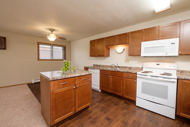 Fargo, ND Cedars 2 Apartments | Living - Cedars 4