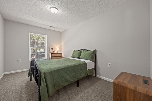 Building Photo - FULLY FURNISHED EXCLUSIVE SHORT AND MIDTERM RENTAL ONLY!