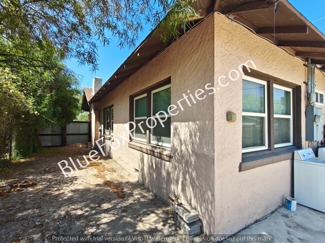 Building Photo - 827 E Helen St