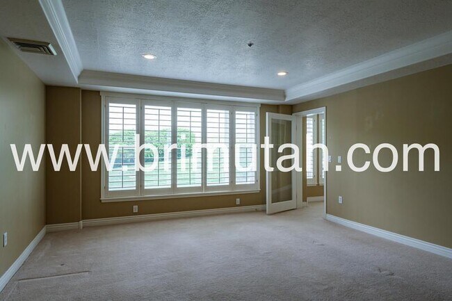 Building Photo - 3075 E Kennedy Dr