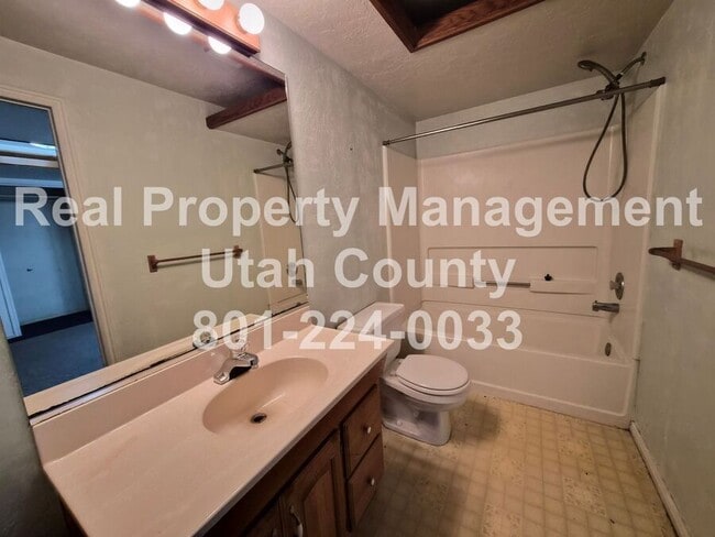 Building Photo - 590 E 1090 N