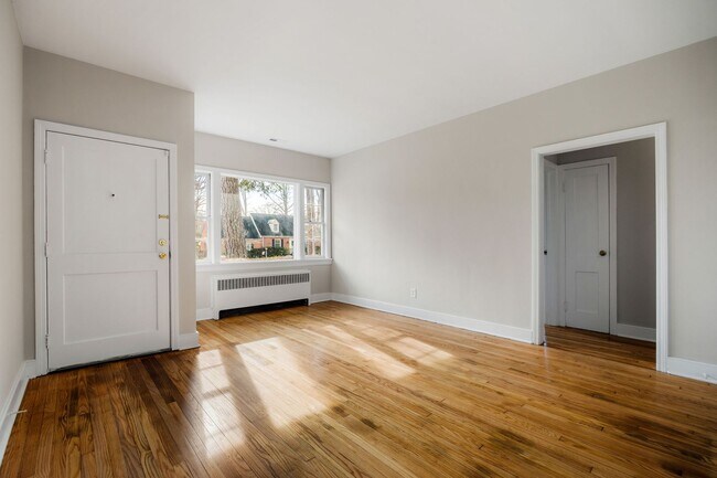 Building Photo - 2506 Kenmore Rd