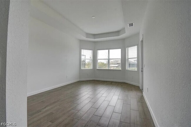 Building Photo - 7796 Lakes Edge Ln