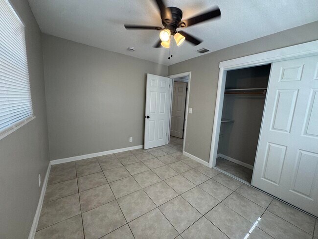 Building Photo - 8821 Dania Dr