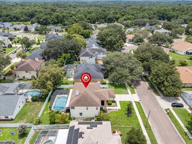 Building Photo - Spacious 6-bedroom, 3-bathroom and pool Tu...
