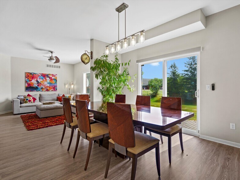 Building Photo - 2179 Lagoon Dr