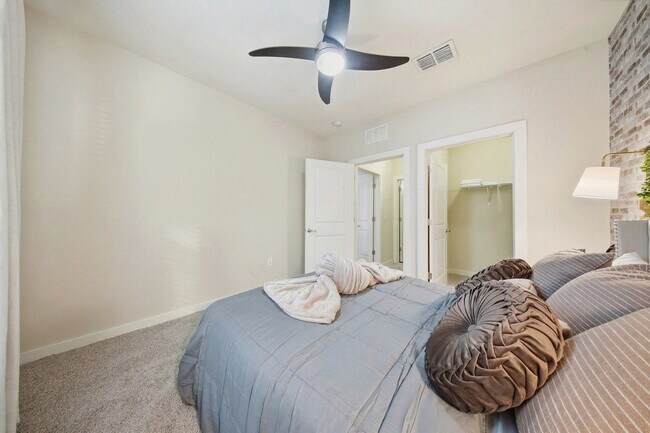 Building Photo - 1700 W Cleveland St