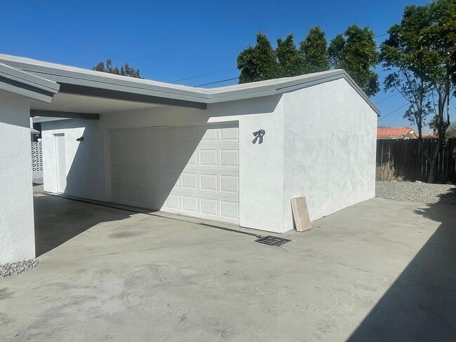 Building Photo - 2630 N Biskra Rd
