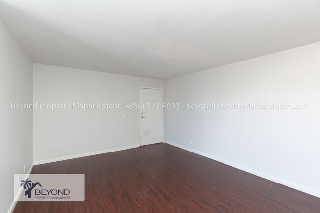 Building Photo - ***1/2 OFF FIRST MONTHS RENT ***CHARMING U...