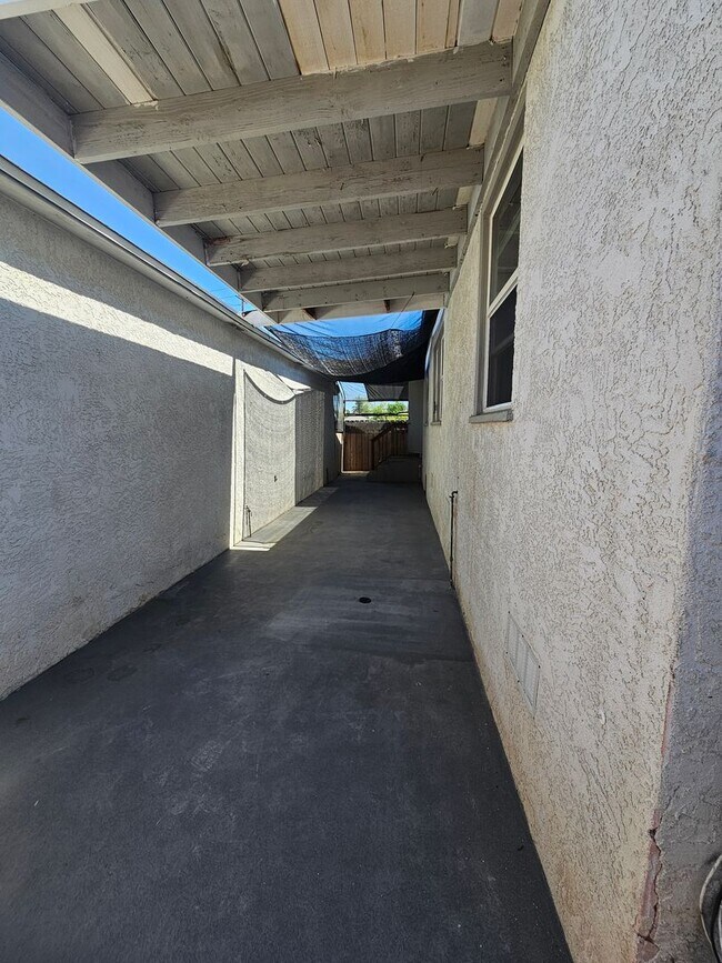 Building Photo - 7186 Central Ave