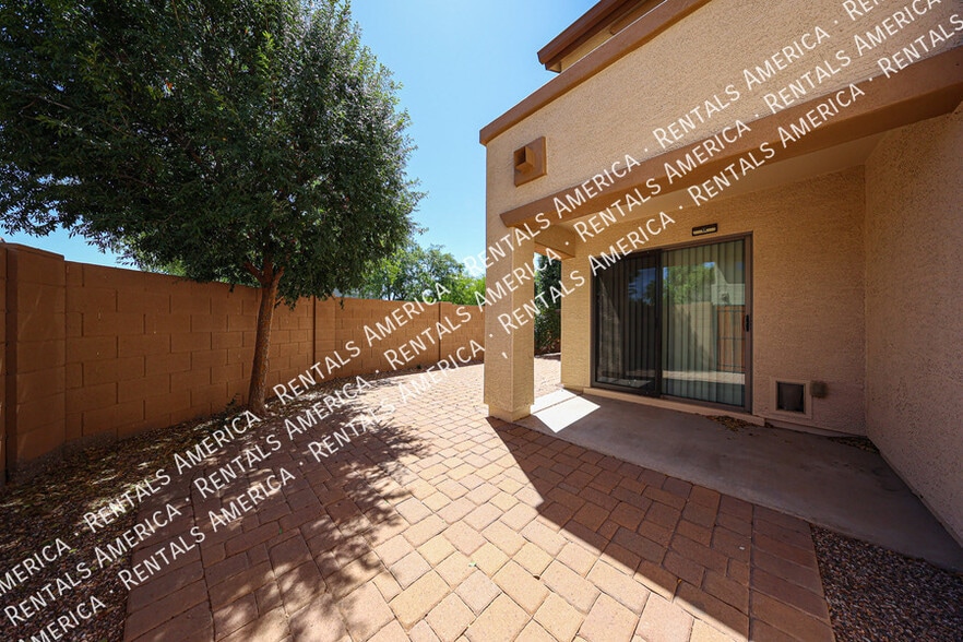 Building Photo - 2472 E Boston St