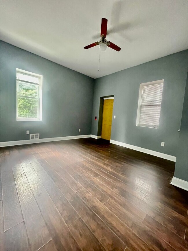 Building Photo - 4115 Pennsgrove St
