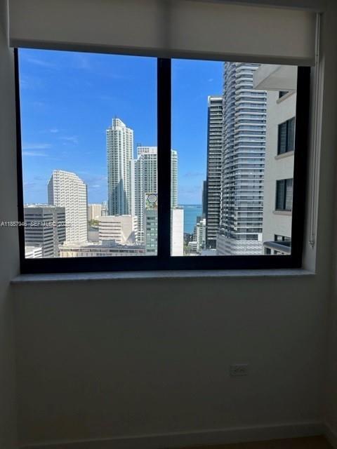 Building Photo - 999 SW 1st Ave