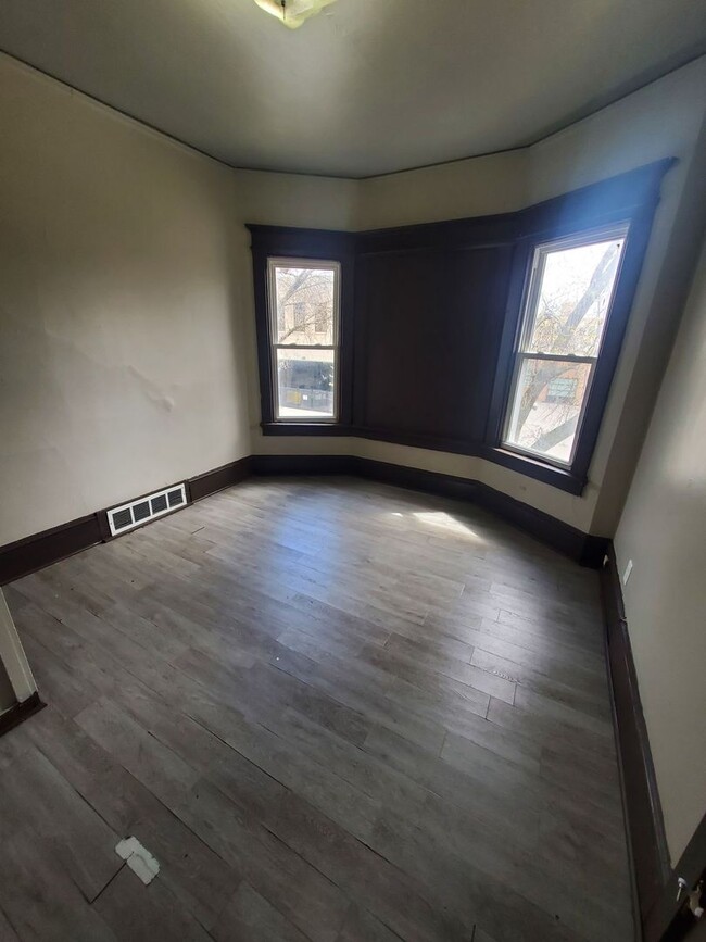 Building Photo - 2719 N 33rd St