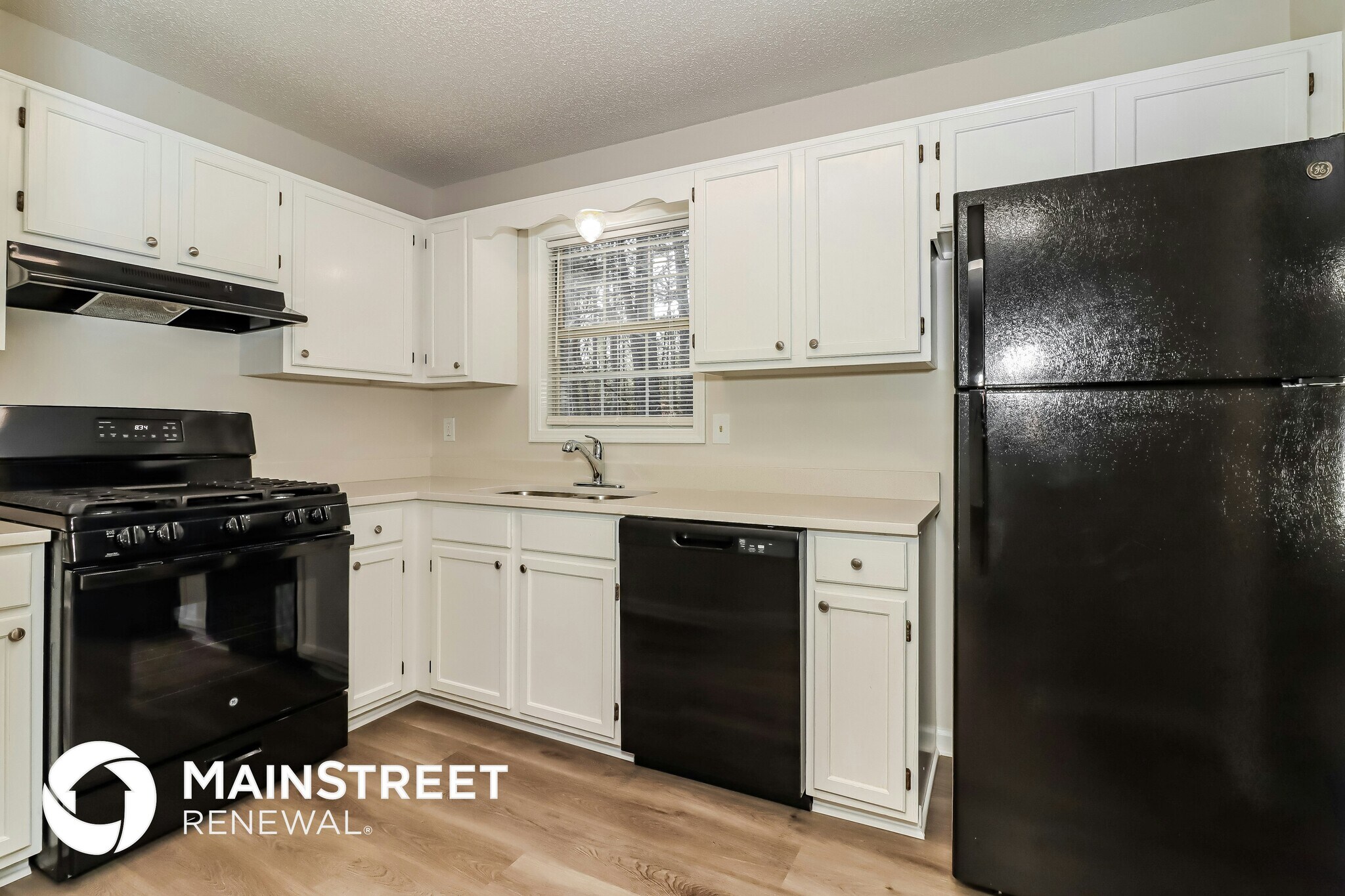 Building Photo - 211 Hampton Dr