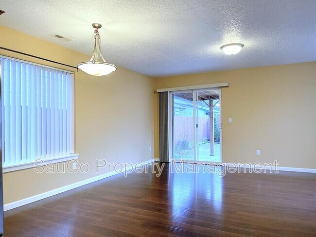 Building Photo - 15618 SE Caruthers Ct