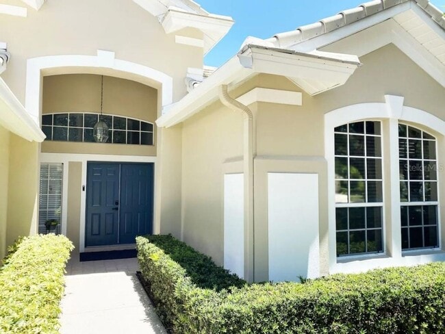 Building Photo - Rent a luxurious golf course lifestyle home in Sarasota, FL