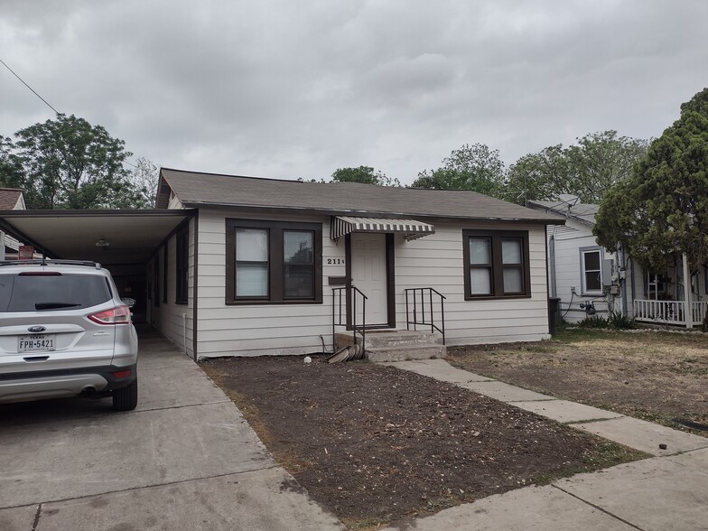 Building Photo - 211 W Huff Ave