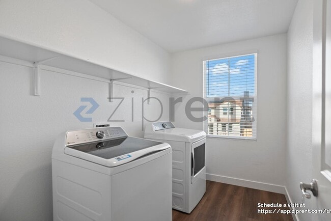 Building Photo - 426 Gold Coast Rd