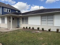 Building Photo - 1234 Gardenia Dr