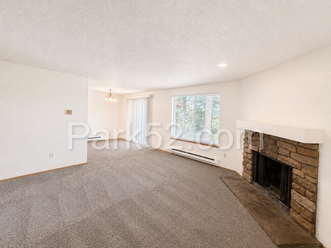 Building Photo - 5001 S Orchard St