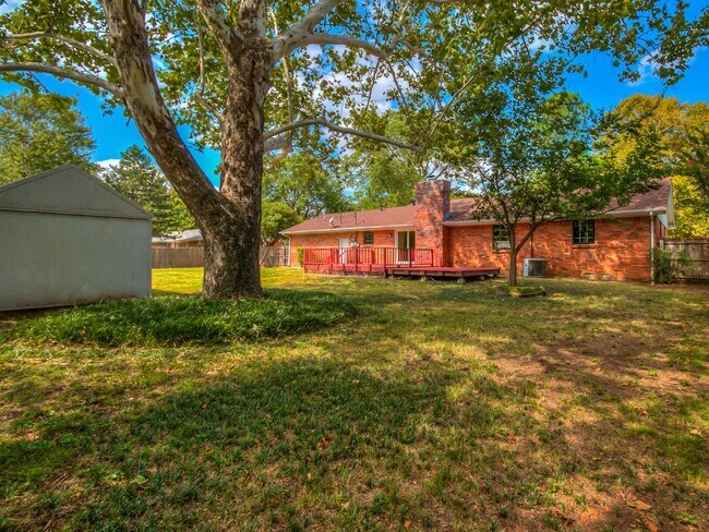 Building Photo - 908 Birch Dr