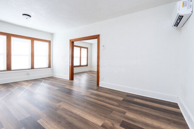 Primary Photo - 423 N Emporia Ave