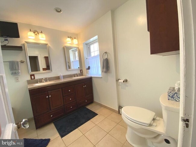 Building Photo - 20 E Abington Ave