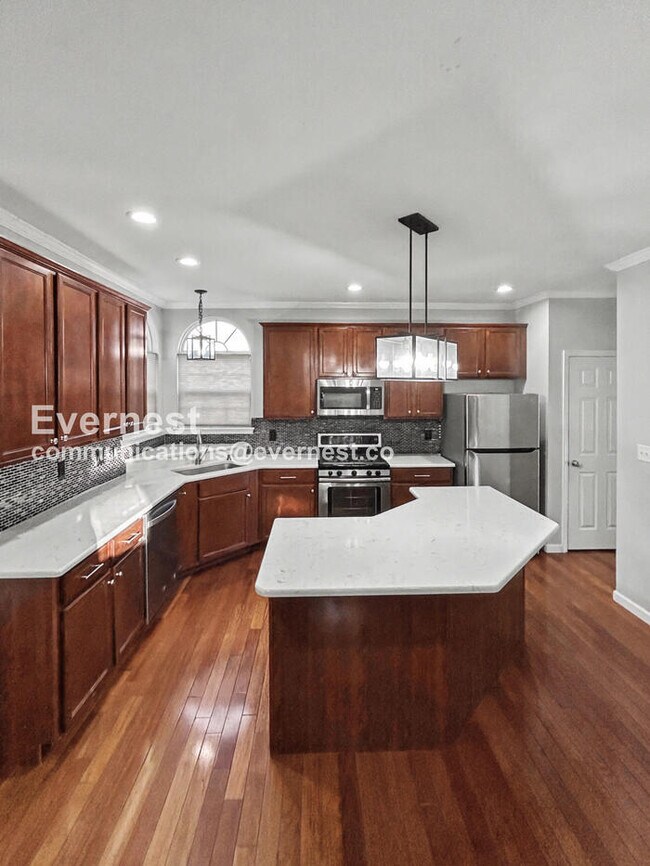 Building Photo - Spacious 4-Bed Home with 2-Car Garage & Modern Amenities