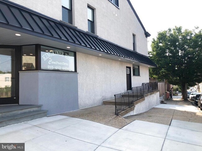 Building Photo - 441 Leverington Ave