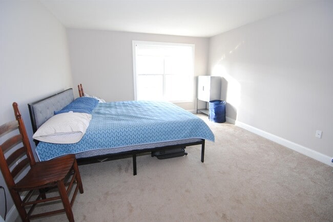 Building Photo - 3 Maple Ridge Dr