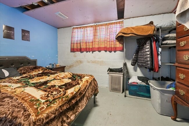 Building Photo - 362 Evans Ave