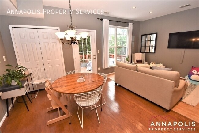 Building Photo - 37 Harbour Heights Dr