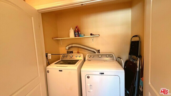 Building Photo - 421 E Santa Anita Ave