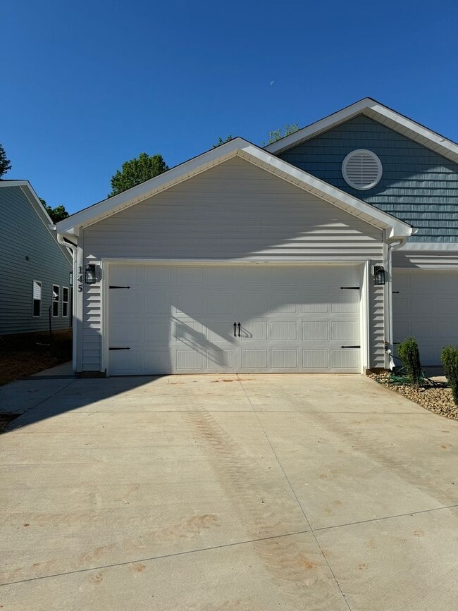 Building Photo - 145 Brawley Villas Pl