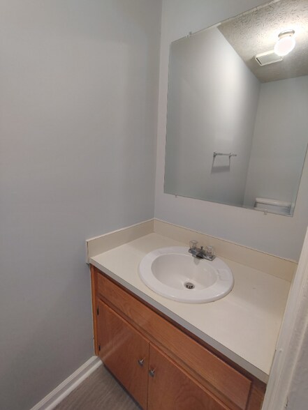 Building Photo - 16 Duiguid Dr