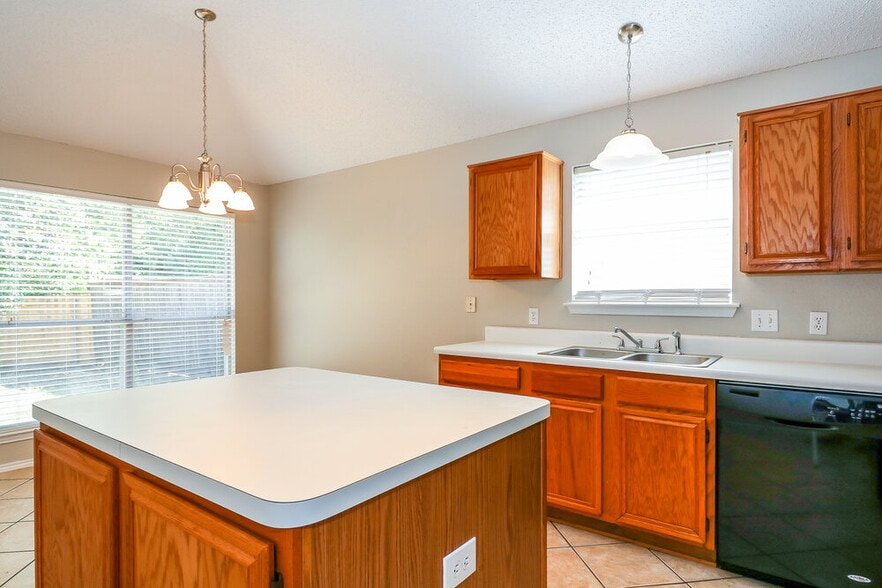 Building Photo - 2824 Bent Brook Dr