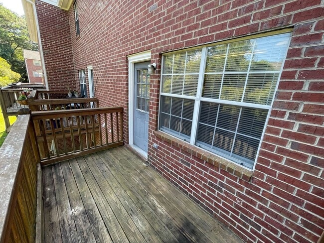 Building Photo - PRE-LEASING FOR AUGUST 2025! 1/2 OFF SECUR...